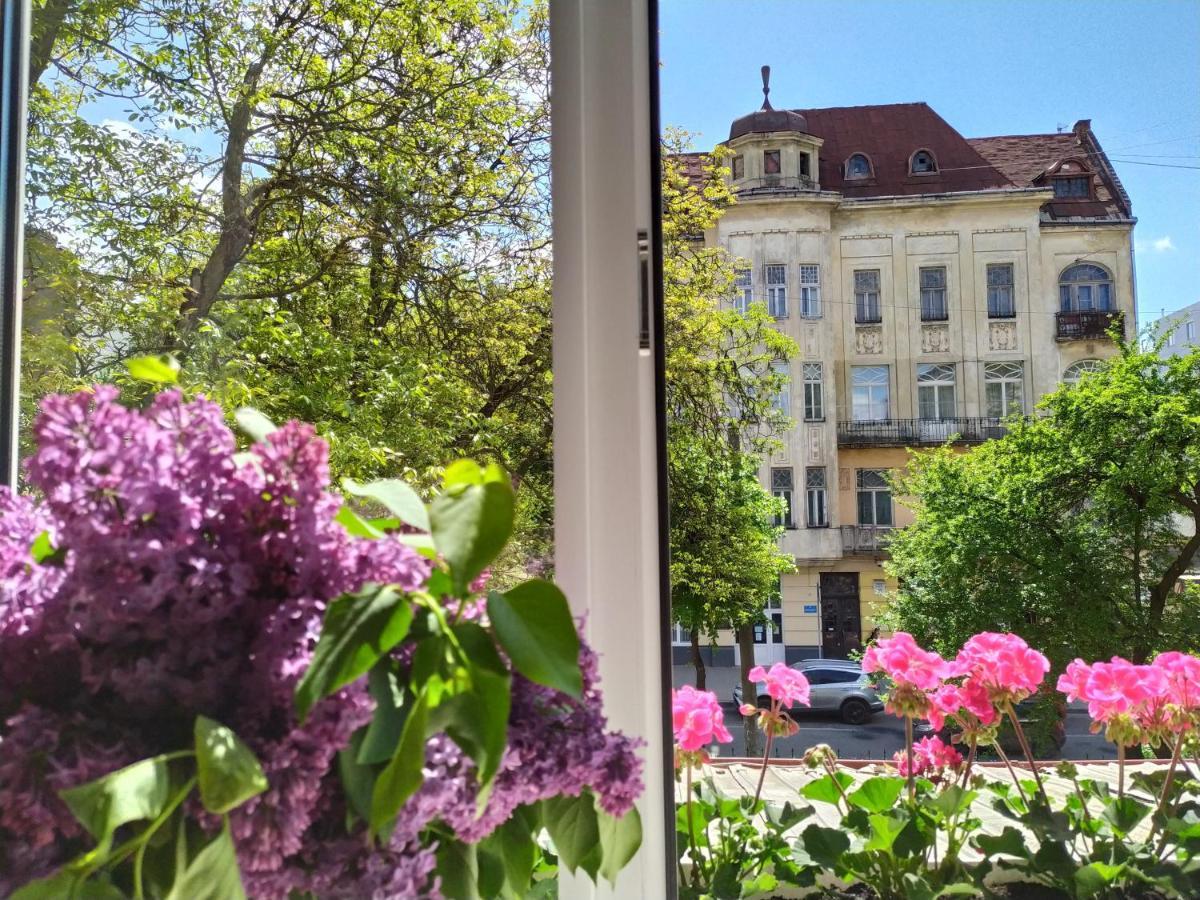 Двоповерхові Апартаменти Мілена У Центрі З Балконом Та Паркінгом Lviv Exterior photo