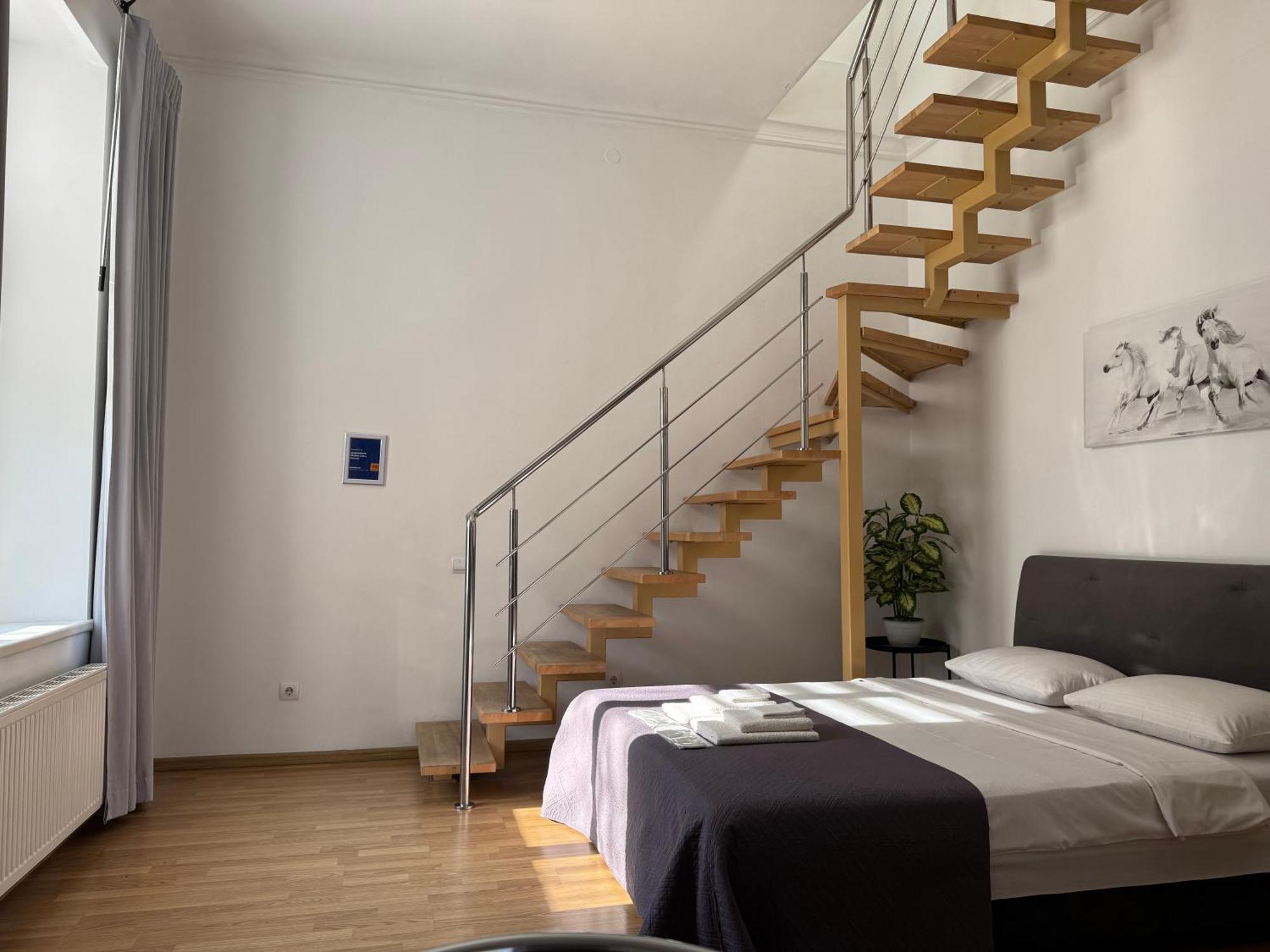 Двоповерхові Апартаменти Мілена У Центрі З Балконом Та Паркінгом Lviv Exterior photo